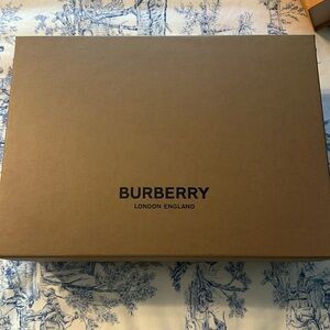 Burberry shoe box